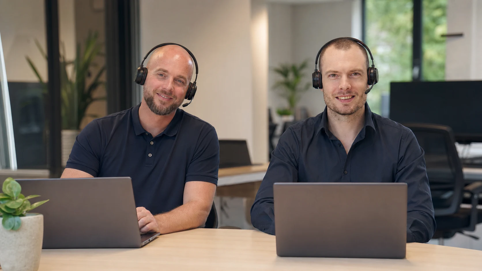 Het team van DigiGerust in een rustige huiselijke omgeving